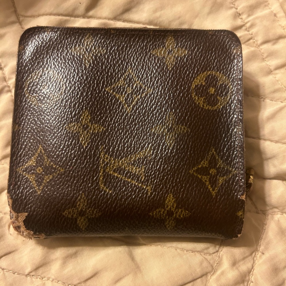 Lv Wallet Pretty Good Condition Callout On The Co… - image 8